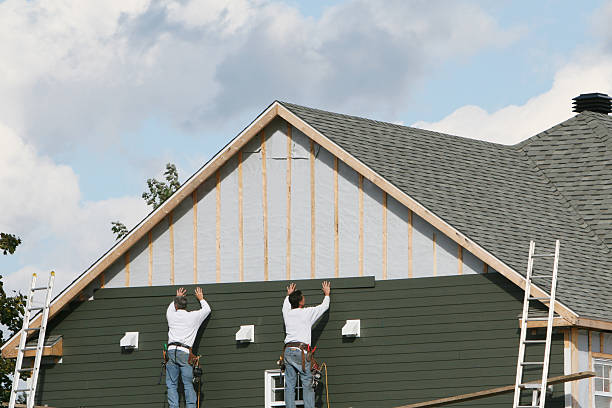 Professional Siding technician working in Thompson, OH